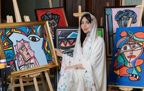 الفنانة التشكيلية السعودية هبة إسماعيل