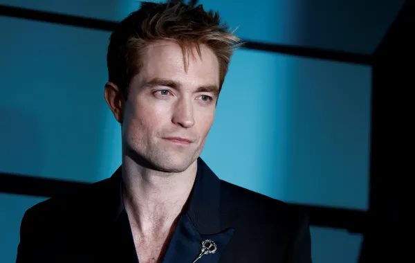 روبرت باتينسون Robert Pattinson في مدينة لندن 13 فبراير 2025 - مصدر الصورة: BENJAMIN CREMEL / AFP