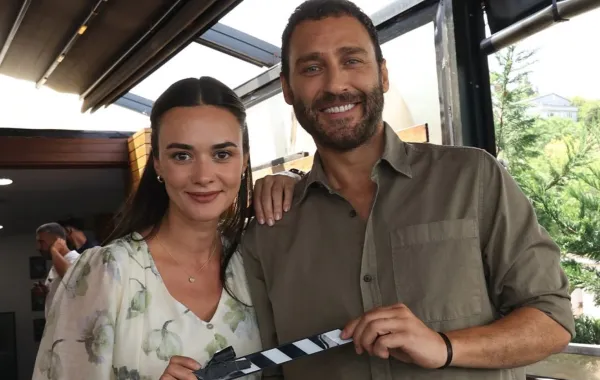 بطلا مسلسل الزواج جميل- الصورة من حساب قناة TRT1 على إنستغرام