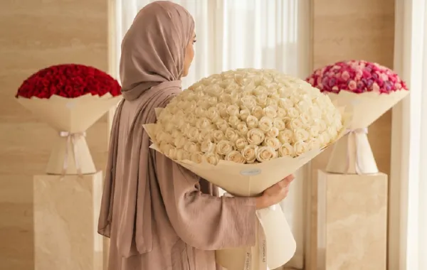 زهور لتكريم النساء الاستثنائيات في حياتك في مناسبة يوم المرأة الإماراتية