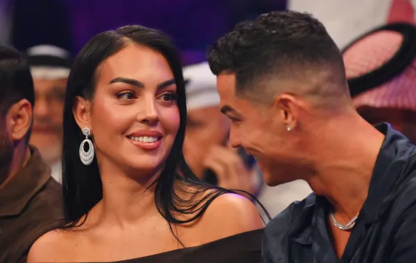 كريستيانو رونالدو وجورجينا رودريغيز في الرياض، المملكة العربية السعودية (Cristiano Ronaldo and Georgina Rodríguez in Riyadh, Saudi Arabia). مصدر الصورة: Justin Setterfield/Getty Images