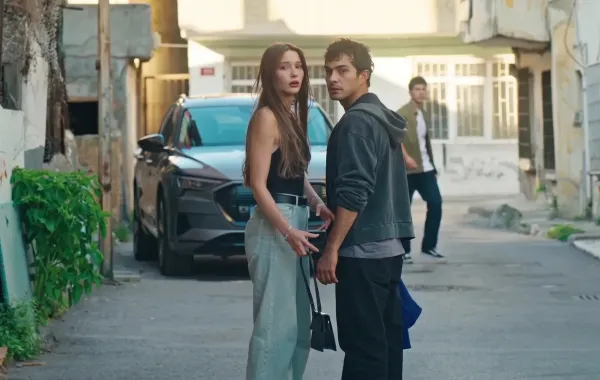 سكرين شوت من مسلسل اسطنبول رأسا على عقب الحلقة 8
