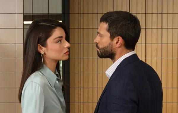 المسلسل التركي حب محتمل (Muhtemel Aşk) - الصورة سكرين شوت من الحلقة الثامنة