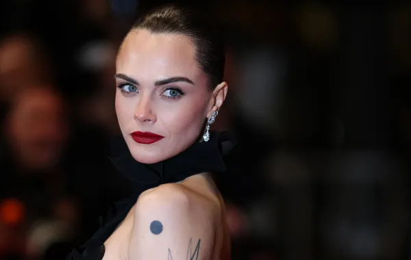 كارا ديليفين في مهرجان كان السينمائي بدورته الـ79 Cara Delevingne arrives for the screening of the film "Club Kid" at the 79th edition of the Cannes Film Festival - مصدر الصورة Sameer AL-DOUMY / AFP