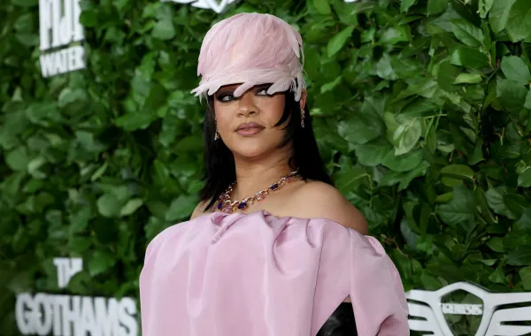 ريهانا في مدينة نيويورك ( Rihanna in New York City). مصدر الصورة: Mike Coppola/Getty Images for The Gotham Film & Media Institute /AFP