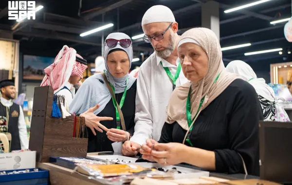 زار ضيوف الدفعة الثانية من برنامج خادم الحرمين الشريفين للعمرة والزيارة معرض الوحي في مكة المكرمة - (مصدر الصورة: واس)