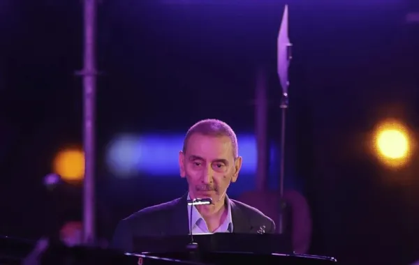 زياد الرحباني يحيي حفلاً موسيقياً ضمن فعاليات مهرجان أعياد بيروت 2019 على الواجهة البحرية في العاصمة اللبنانية Ziad Rahbani performs during the Beirut Holidays 2019 Festival at the waterfront in the Lebanese capital. مصدر الصورة: JOSEPH EID / AFP