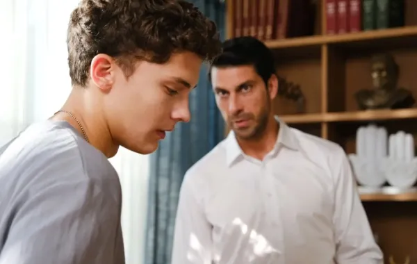 المسلسل التركي ما زلت في السابعة عشر- الصورة سكرين شوت من الحلقة 12