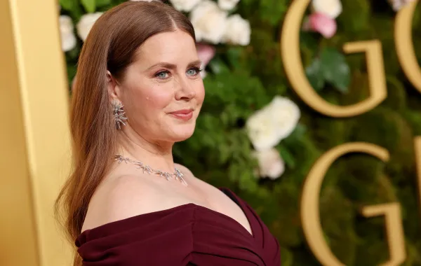 إيمي آدمز Amy Adams في حفل توزيع جوائز غولدن غلوب الـ 82. مصدر الصورة: Amy Sussman / GETTY IMAGES NORTH AMERICA / Getty Images via AFP