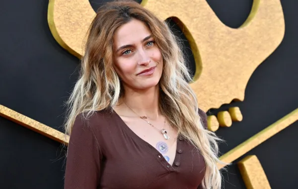 باريس جاكسون في مسرح باراماونت في لوس أنجلوس (Paris Jackson at the Paramount Theatre in Los Angeles). مصدر الصورة: LISA O'CONNOR / AFP