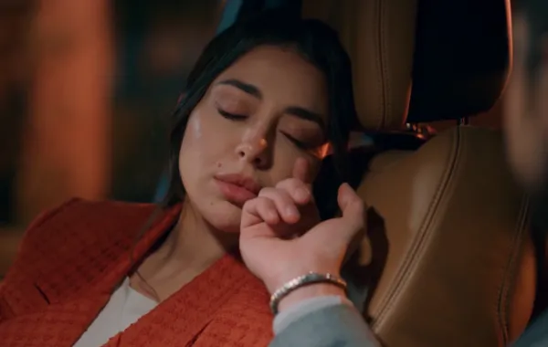 مسلسل حب على ورق -  الصورة سكرين شوت  من الحلقة50