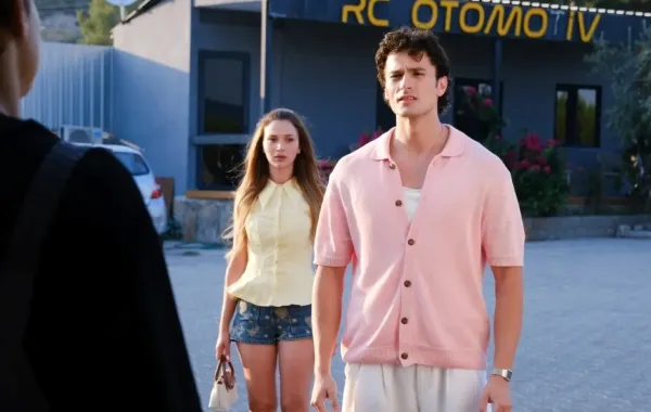 المسلسل التركي ما زلت في السابعة عشر- الصورة سكرين شوت من الحلقة 13