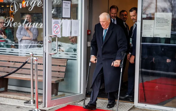 الملك هارالد وولي العهد هاكون ماغنوس من النرويج في أوسلو، النرويج (King Harald and Crown Prince Haakon Magnus of Norway in Oslo, Norway). مصدر الصورة: Per Ole Hagen/Getty Images