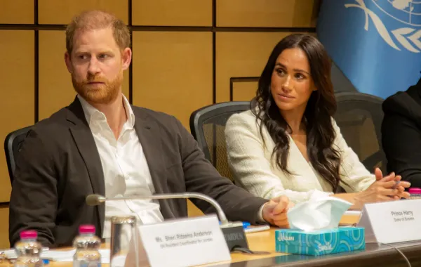 ميغان ماركل والأمير هاري في عمّان (Meghan Markle and Prince Harry in Amman). مصدر الصورة: World Health Organization (WHO) / AFP