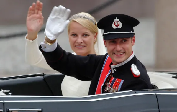 زفاف الأمير هاكون والأميرة ميت ماريت. مصدر الصورة: UK Press/Getty Images