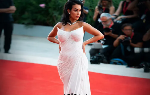 جورجينا رودريغيز Georgina Rodriguez في مهرجان فينيسيا السينمائي 81- تصوير يوسف بوهوش خاص لسيدتي
