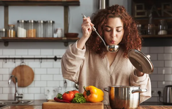 شوربة العظام المنزلية لدعم الكولاجين