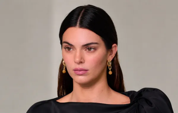 من عرض بوتيغا فينيتا Bottega Veneta لمجموعة الأزياء الجاهزة موسمي ربيع وصيف 2027 - الصورة من LaunchmetricsSpotlight © (2)