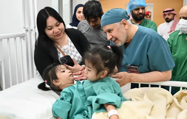 عملية فصل التوأم الملتصق الفلبيني (مصدر الصورة: حساب مركز الملك سلمان للإغاثة على منصة إكس)