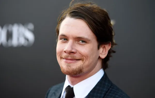 جاك أوكونيل Jack O'Connell في حفل 18th Annual Hollywood Film Awards. مصدر الصورة: Frazer Harrison / GETTY IMAGES NORTH AMERICA / Getty Images via AFP