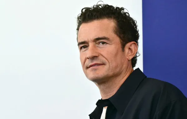 أورلاندو بلوم Orlando Bloom من مهرجان فينيسيا 2026 - Photo by STEFANO RELLANDINI / AFP