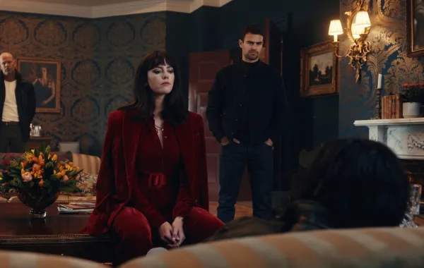 مسلسل the gentlemen season 2 - الصورة من المركز الصحفي