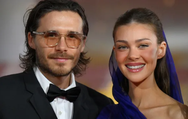 بروكلين بيكهام Brooklyn Beckham ونيكولا بيلتز Nicola Peltz في مهرجان فينيسيا السينمائي 2026. مصدر الصورة: Tiziana FABI / AFP