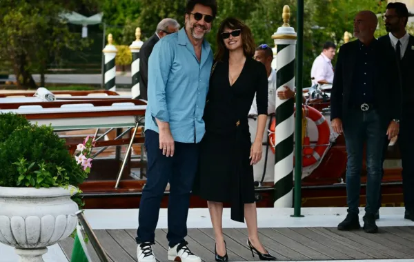 خافيير بارديم Javier Bardem وبينيلوبي كروز Penelope Cruz في مهرجان فينيسيا السينمائي 2026. مصدر الصورة: Stefano Rellandini / AFP