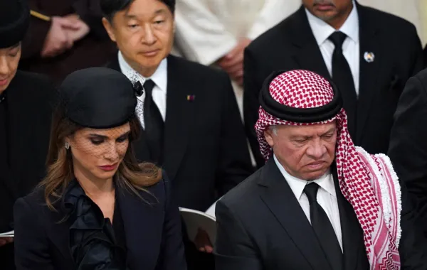 الملك عبد الله الثاني والملكة رانيا في دير وستمنستر بلندن -مصدر الصورة: Gareth Fuller / POOL / AFP
