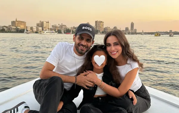 حمدي الميرغني وإسراء عبد الفتاح وابنتهما تمارا- الصورة من حساب إسراء على إنستغرام