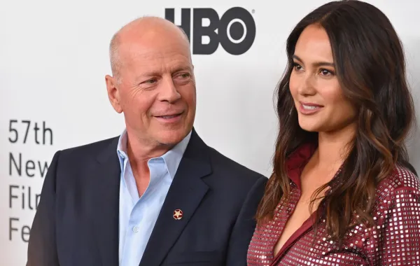 بروس ويليس وزوجته إيما هيمينغ (Bruce Willis and Emma Heming) - مصدر الصورة:  Angela Weiss / AFP