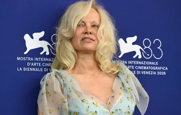 حضور باميلا أندرسون ضمن أبرز أحداث اليوم الثامن لمهرجان فينيسيا السينمائي 2026- مصدر الصورة: Photo by STEFANO RELLANDINI : AFP