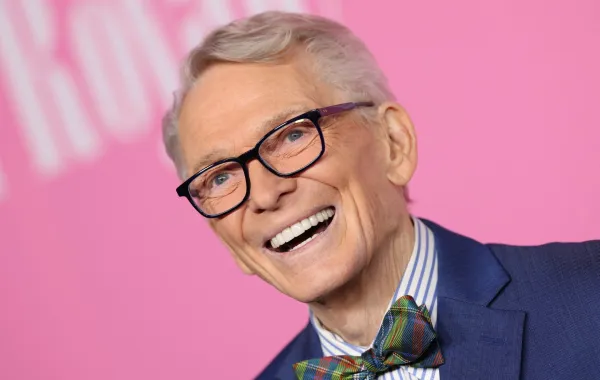 مصمم الأزياء الأمريكي بوب ماكي (Bob Mackie) - Photo by VALERIE MACON / AFP