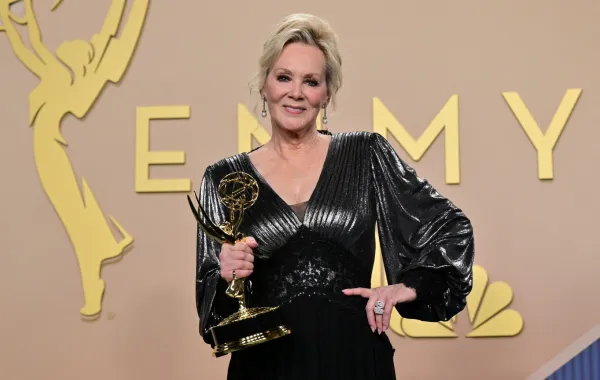 جين سمارت Jean Smart في حفل توزيع جوائز إيمي 2026 -مصدر الصورة: Frederic J. Brown / AFP