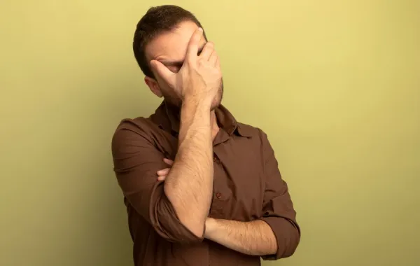 عادات تُمارسها يومياً قد تجعلك بائساً - مصدر الصورة: magnific