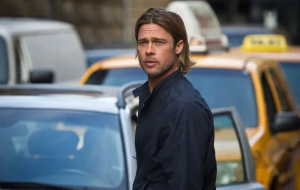 براد بيت في فيلم World War Z عام 2013 -الصورة من موقع IMDB