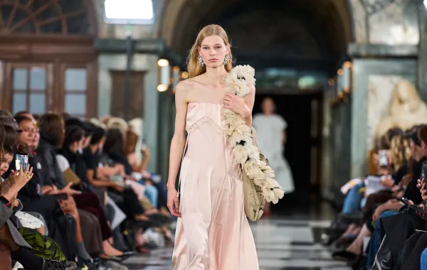 ​​​​​​​سيمون روشا Simone Rocha ربيع صيف 2027 - مصدر الصورة Launchmetrics/Spotlight ©