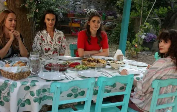 كواليس مسلسل الزواج جميل. الصورة من موقع قناة TRT1 العارضة للمسلسل