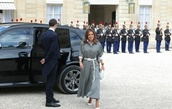 الملكة رانيا زوجة ملك الأردن عبد الله الثاني بن الحسين في فرنسا (مصدر الصورة Thomas SAMSON / AFP)