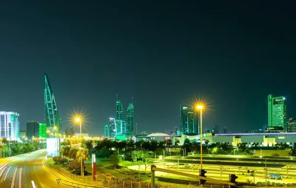 مملكة البحرين تزدان باللون الأخضر احتفاءً باليوم الوطني السعودي - مصدر الصورة: واس