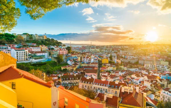 لشبونة كما تبدو وقت المغيب/ تصوير: Balate.Dorin من shutterstock