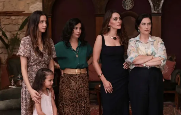 الحلقة الرابعة من مسلسل قصر المرجان. الصورة من موقع قناة ATV العارضة للمسلسل