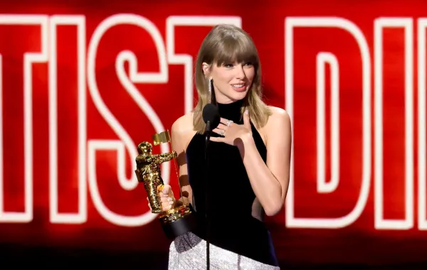 تايلور سويفت Taylor Swift في حفل توزيع جوائز MTV VMA. مصدر الصورة: Kevin Winter/Getty Images/AFP