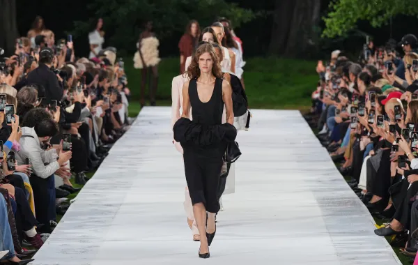 ستيلا ماكارتني Stella McCartney ربيع وصيف 2027 - مصدر الصورة Launchmetrics/Spotlight © 
