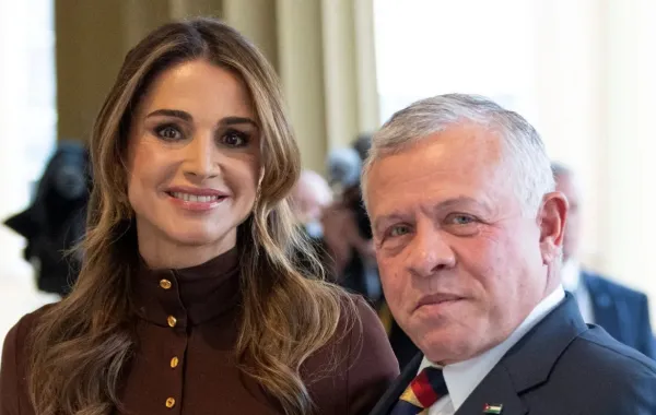 الملكة رانيا والملك عبد الله الثاني في لندن، إنجلترا (Queen Rania and King Abdullah II in London, England). مصدر الصورة: Mark Cuthbert/UK Press via Getty Images