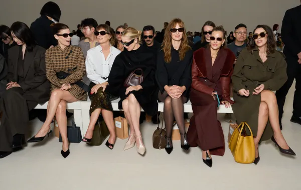 دانييلا رحمة وكيلي روثرفورد Kelly Rutherford وكيت ماراKate Mara ولويز بورجوانLouise Bourjouin في عرض ماكس مارا Max Mara -الصورة من Launchmetrics/Spotlight ©