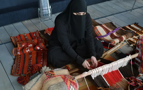 حرفة السدو تعد من الحرف اليدوية التقليدية الأصيلة التي اشتهر بها سكان المملكة العربية السعودية