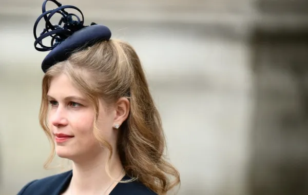  الليدي لويز وندسور، أميرة بريطانيا بوسط لندن (Britain's Lady Louise Windsor in central London)- مصدر الصورة: Daniel LEAL / AFP