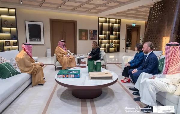 وزير الثقافة السعودي الأمير بدر بن عبد الله بن فرحان آل سعود يلتقي فريق معهد مارانجوني 