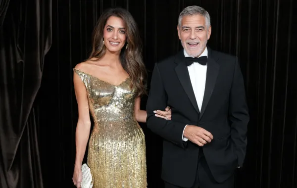 جورج كلوني George Clooney وأمل كلوني Amal Clooney في حفل The Albies 2026. مصدر الصورة: CARLOS JASSO / AFP